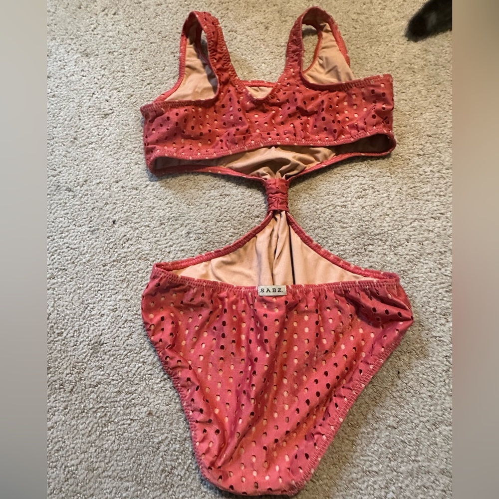 Sabz one piece cutout swimsuit - Picture 4 of 5
